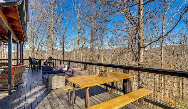 Mtn-View Cabin w/Hot Tub Near Blairsville Trails