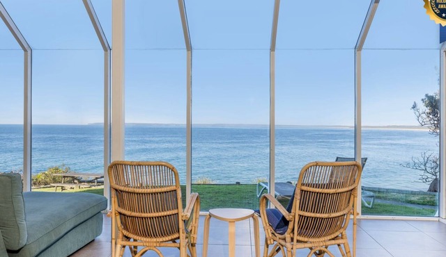 Neptune - Absolute Beachfront - Stunning Views in Culburra Beach