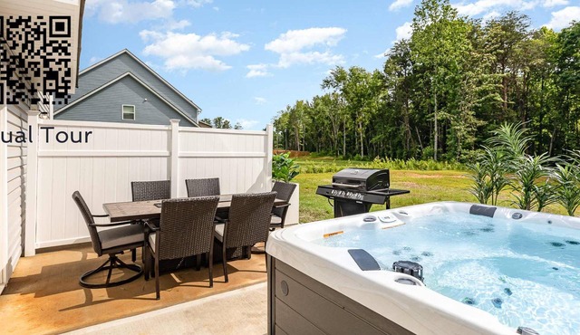 New King Suite with Hot Tub 8 min to Downtown Denver