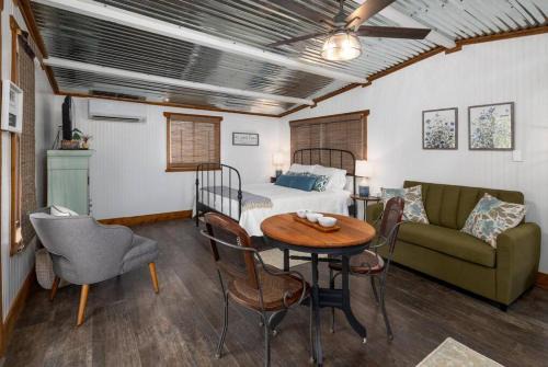 NEW! Ladybug @ Firefly Grove w/Blanco River Access in Wimberley