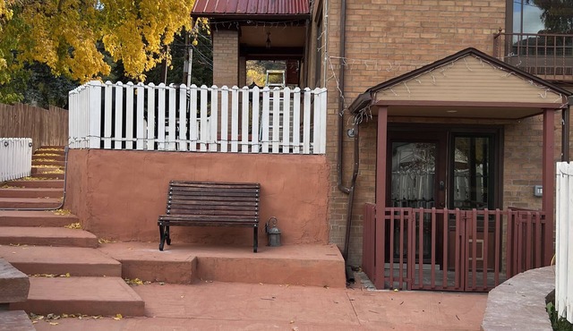 Newly remodeled modern apartment close to downtown. 1112C