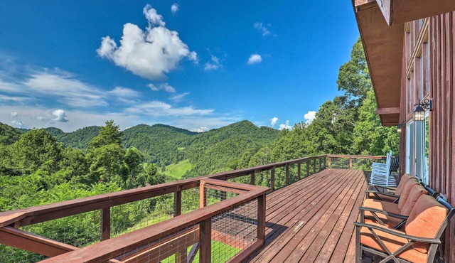 Newly Renovated MountainTop Escape in Burnsville