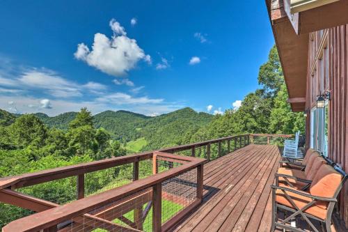 Newly Renovated MountainTop Escape in Burnsville