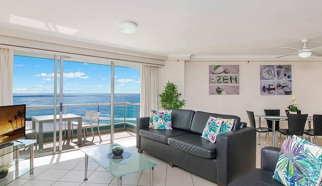 Ocean Plaza 1467 - Coolangatta Beachfront - Min. 3 Night Stays!