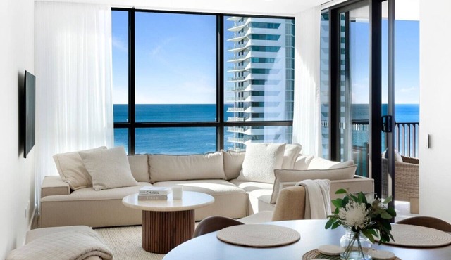 Ocean Views - Luxe 2BR. Mermaid Beach in Mermaid Beach
