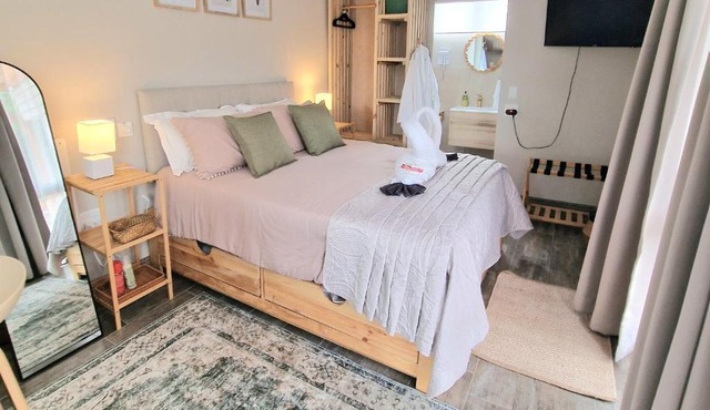 Ocean Whisper Cottage, Sunset, Sizzle and Rest