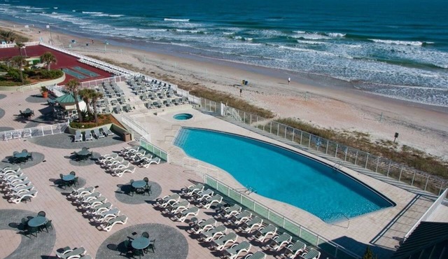 OCEANFRONT STUDIO SLEEPS 4, BALCONY OCEAN VIEWS ROYAL FLORIDIAN RESORT HOT TUBS in Ormond Beach