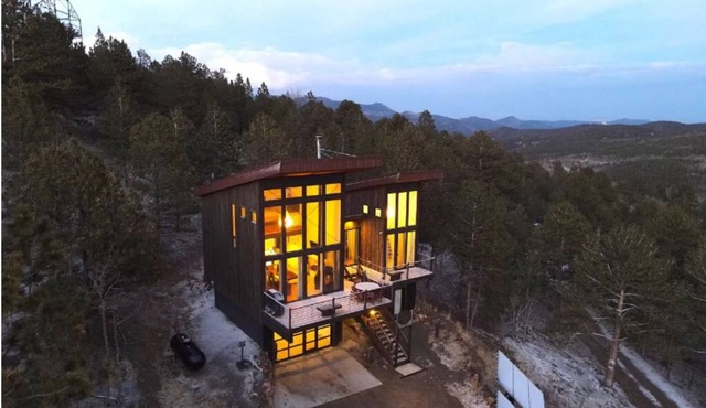 Off-grid Masterpiece Cabin W/Breathtaking View in Central City