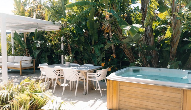 Ohope beach tropical getaway with spa