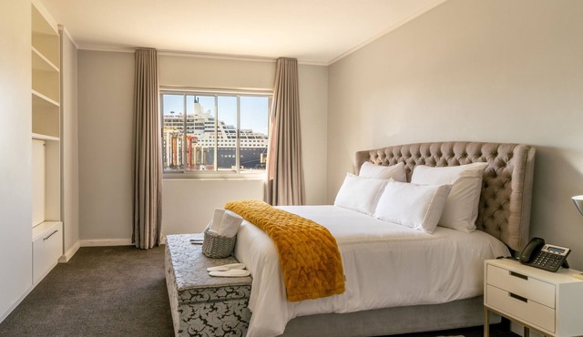 Opening into a balcony with garden views, the air-conditioned 2bedroom apartment