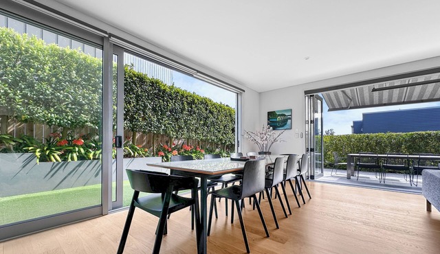 Orakei Oasis l Quality 3 Bed House inc. Views