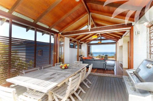 Panorama - Absolute Beachfront in Blueys Beach