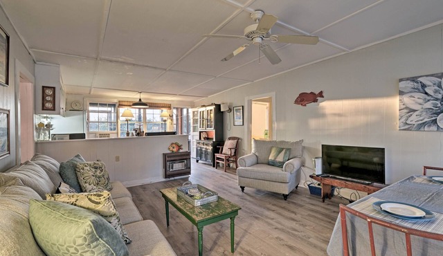 Pawleys Island House, - Steps to Beach & Creek!