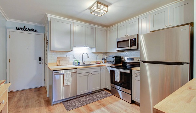 Peaceful 2BR Beach Condo with Pools, Tennis, Sauna, Gym & More!