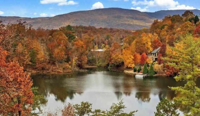 Peaceful perfection! 4-bedroom mountain lake house on Lake Adger. Near Lake Lure