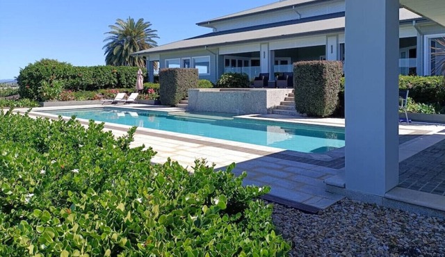 Peaceful & Private with amazing 360 VIEWS- 4 Acre Estate -15m pool