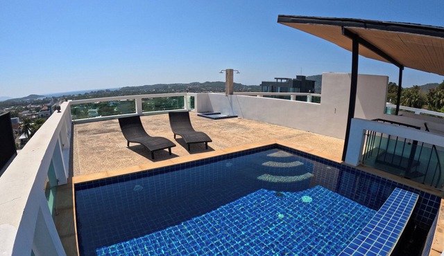 Penthouse with Private Pool and Beautiful Sea Views