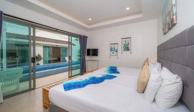 Phuket Island Yona Sea Bar Royal Pier Beach 4 Bedroom Villa