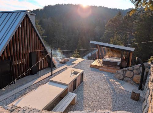 Pine Hill RUBY with free jacuzzi