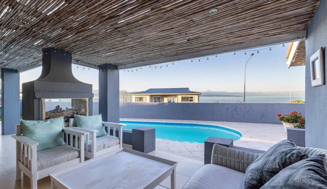 Plettenberg Bay 4-Bedroom Oasis with Pool & Braai