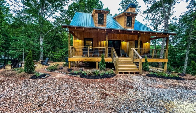 POPULAR - Peaceful Bear CABIN - 3BR 2BTH - BIG Hot Tub - Quiet