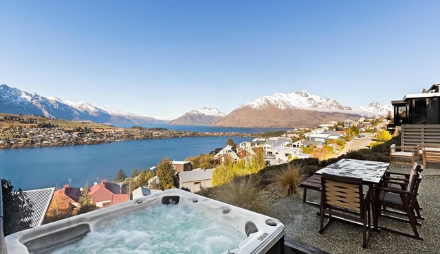 Premium Holiday Home with Stunning Views and Spa