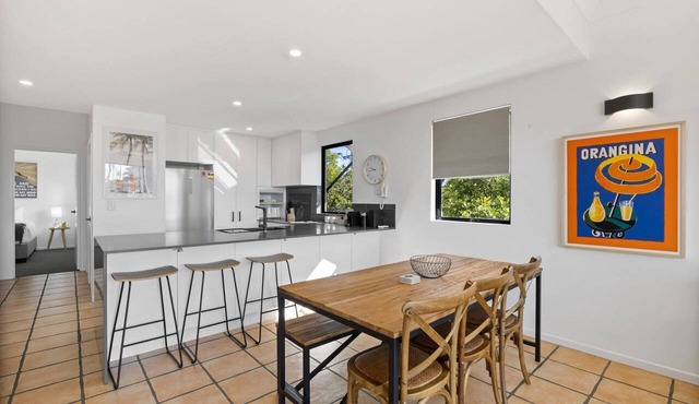 Pristine 2-Bed Apartment with Pool and Balcony