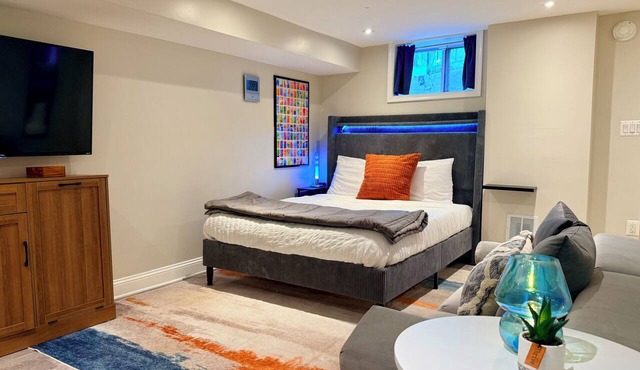 Private, Cozy DC Studio, 8 Min Walk to Metro in Washington