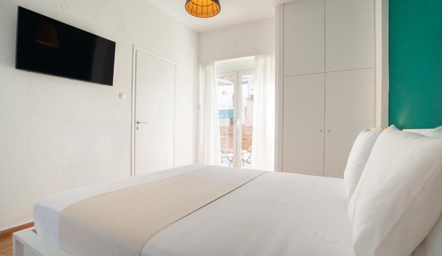 Private Jacuzzi & Acropolis View - The Athenian Loft in Athens