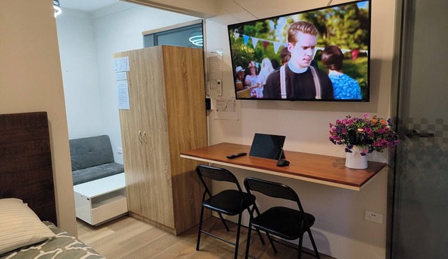 Private Modem Guest Studio with Ensuite for Long Short Stay