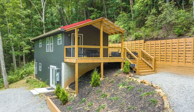 Private & Modern Creekside Cabin w/Hot Tub and Fire Pit - Great Location!