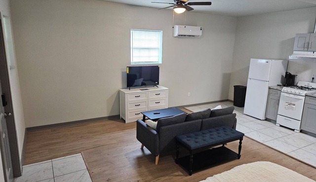 Quaint studio in Sweeny for a cozy getaway in Sweeny