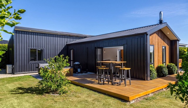Relaxing Martinborough Escape | Spa, Seasonal Communal Pool & Indoor-Outdoor Living