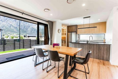 Remarkable Cross Road Retreat