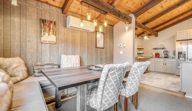 Renovated ski chalet with dual decks, firepit, grill, fireplace, & views in Beech Mountain