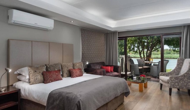 River Place Manor - Superior Double Room with pool views