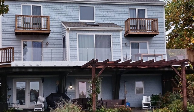 Riverfront house with kyacks fire pit and gym in Wareham