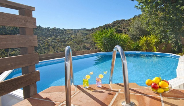 Romantic and completeley private hideaway for 2 with pool and incredible views. in Comares