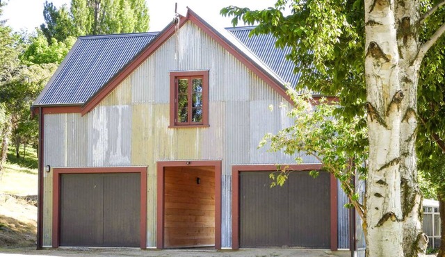 Romantic Vacation Rental with a Vineyard in Cromwell, New Zealand