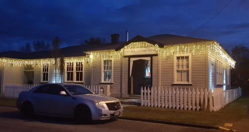 Ruapehu's 5-Star OLD POST OFFICE - Gorgeous 4-7 Bdr Holiday Home incl Sauna & Hot-Tub
