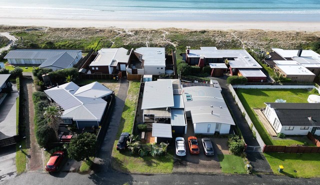 Ruby Bach, Almost Beachfront Omaha, Matakana Coast