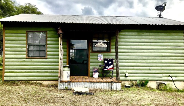 Rustic cabin with peaceful view of windmill, pond and great sunsets. Gated. in Gustine