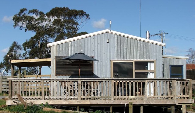 Rustic Cottage Getaway on a Working Farm in Cambridge, New Zealand