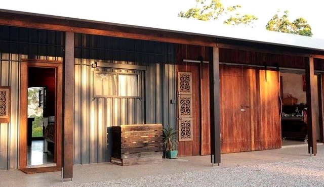 Rustic Gold Coast Cabin with Amazing Views Ideal for Glamping in Queensland in Gold Coast