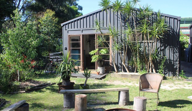 Rustic romantic studio. The closest accommodation to Frazers Reef beach. in Iluka