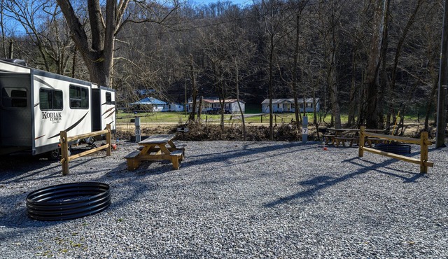 RV Site 8 Camper - Hatfield McCoy Trails