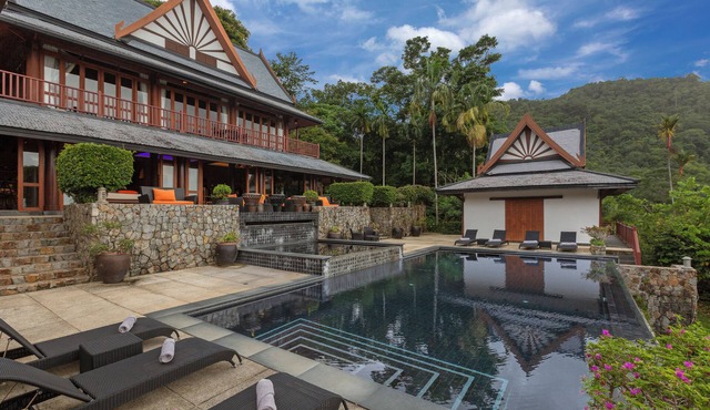 Sea View private pool villa, beach and shops 1 minute by car