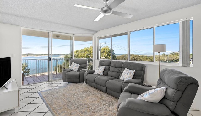 Seascape U7 Waterfront Retreat