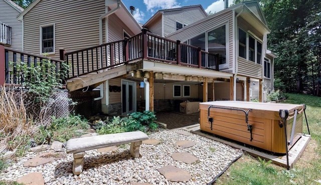 Secluded getaway near the beach & town with game room and hot tub in Ogunquit