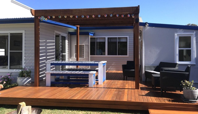 Shellharbour Beach Cottage-1 min walk to Flags - 10min walk to Shellcove-REDUCED in Shellharbour